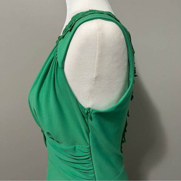 Frank Lyman V-Neck Rouched Waist Sleeveless Embroidery Accent Green Top - Picture 8 of 16